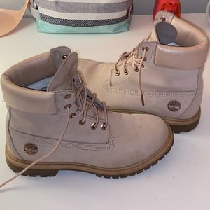 Light pink Timberland boots WITH cleaning kit